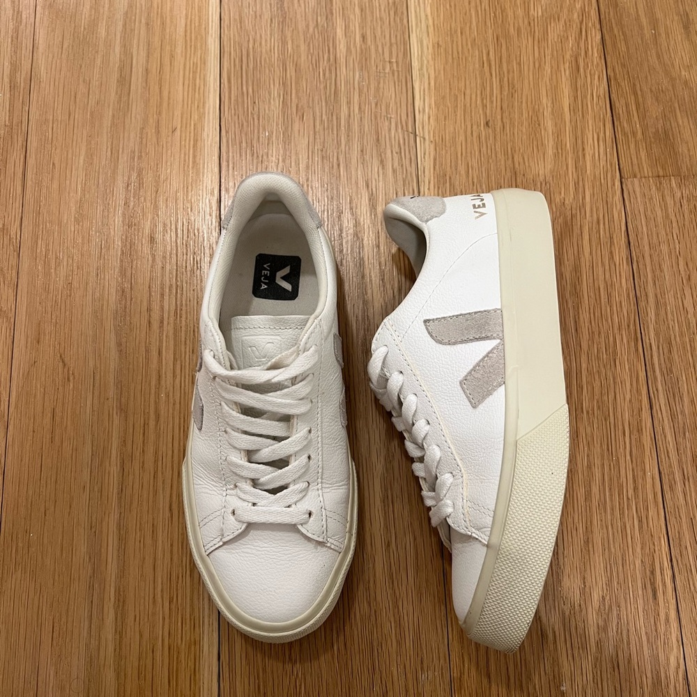 Veja Womens Campo Leather & suede sneakers